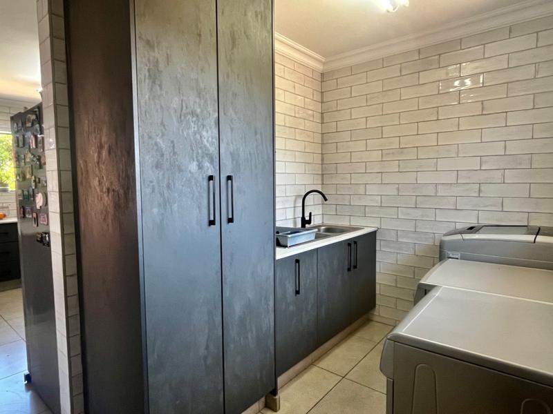 3 Bedroom Property for Sale in Fraaiuitsig Western Cape